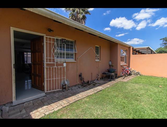 2 BEDROOM TOWNHOUSE FOR SALE IN ALAN MANOR